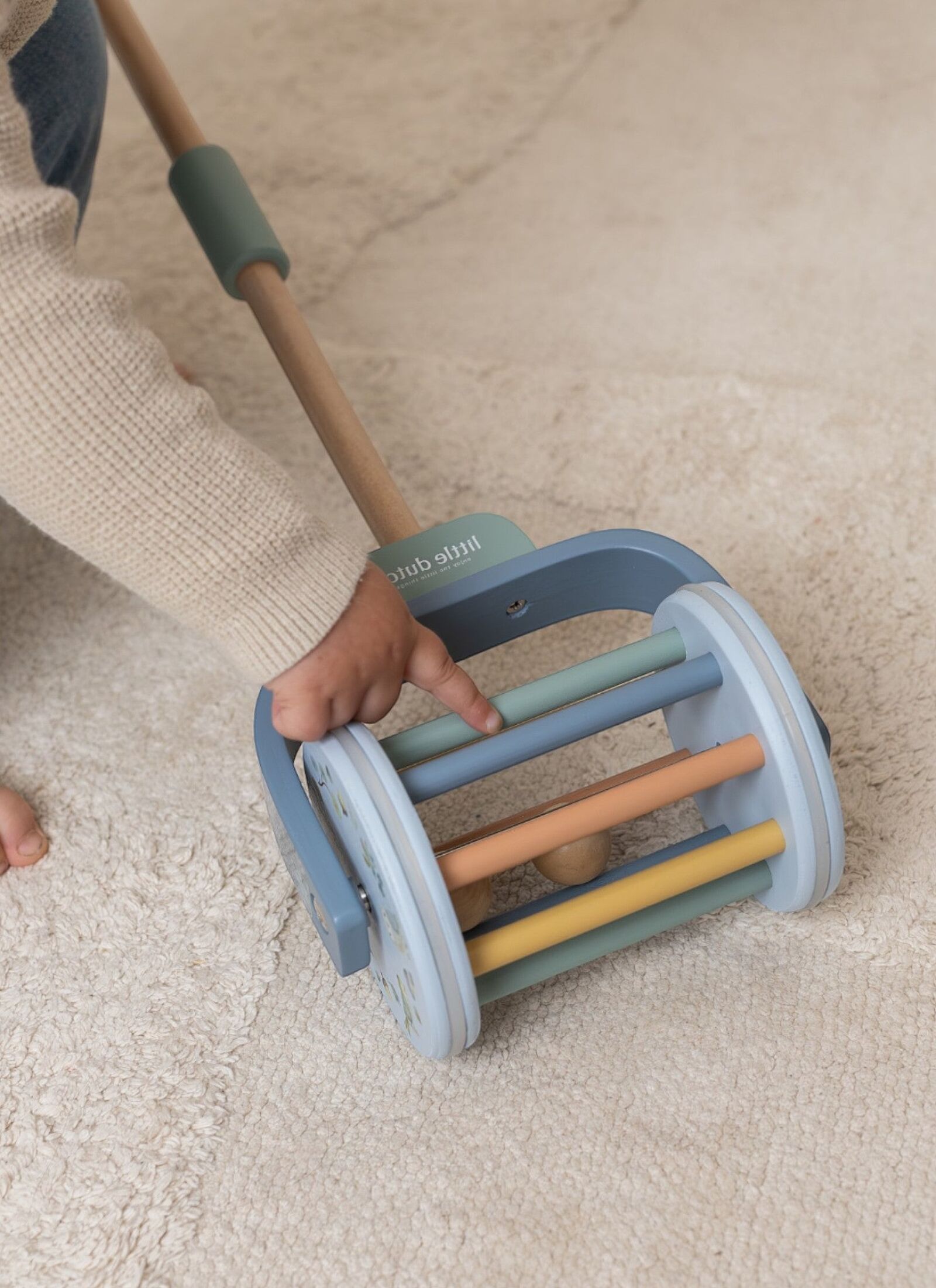 PULL ALONG WITH A POLE FOREST FRIENDS