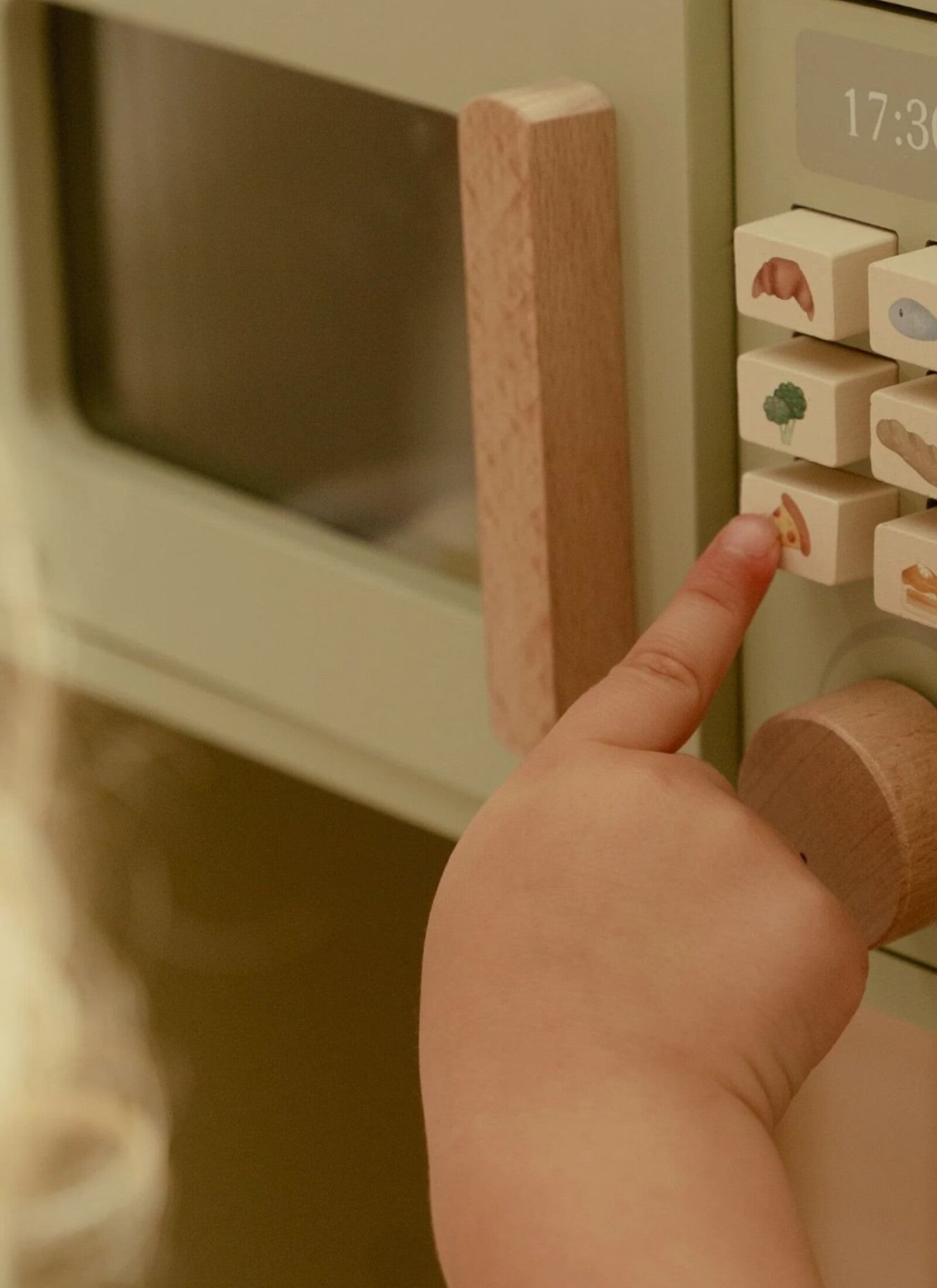 WOODEN TOY KITCHEN MINT