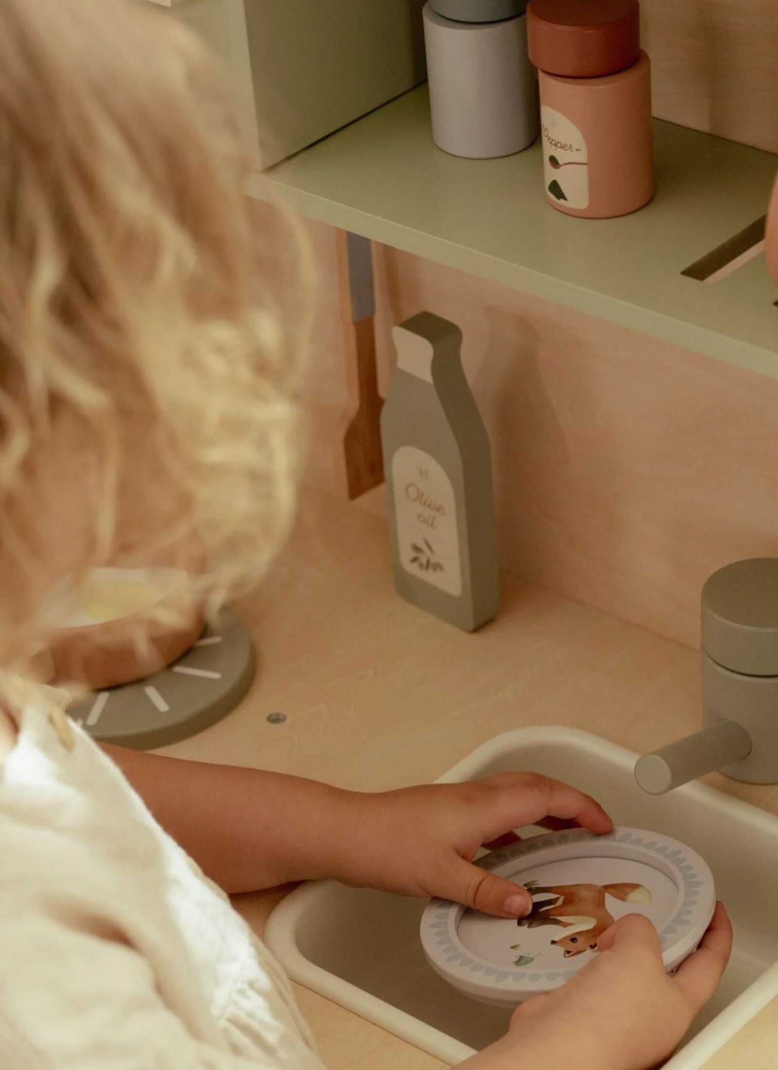 WOODEN TOY KITCHEN MINT