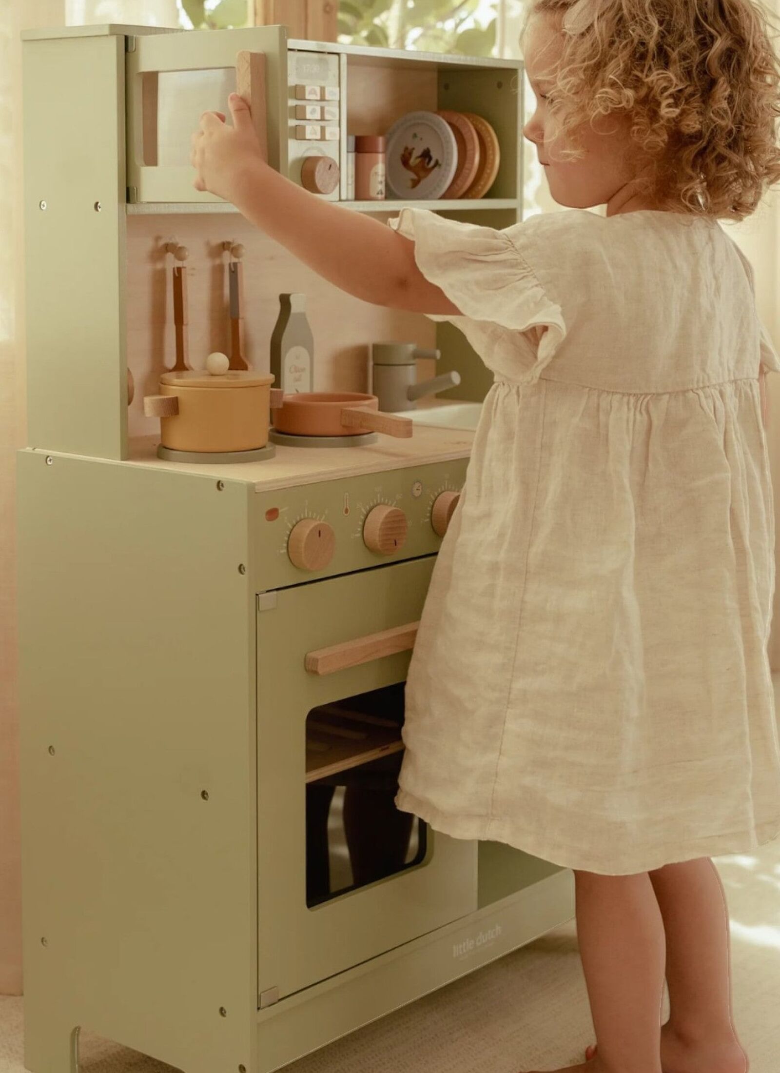 WOODEN TOY KITCHEN MINT