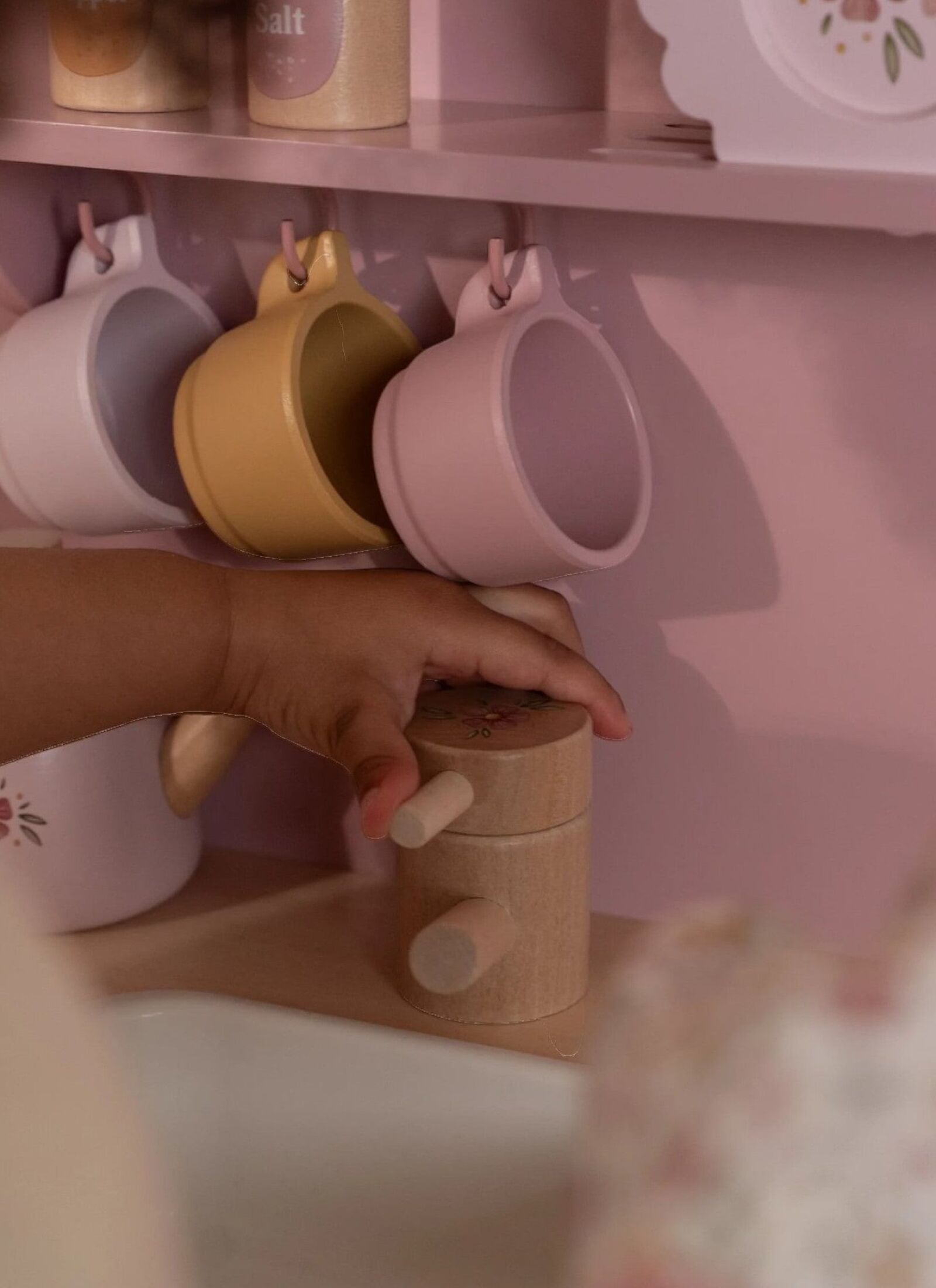 WOODEN TOY KITCHEN PINK