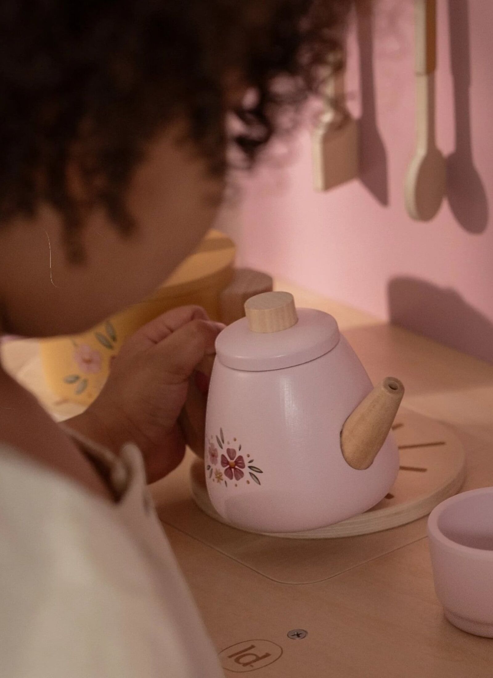 WOODEN TOY KITCHEN PINK