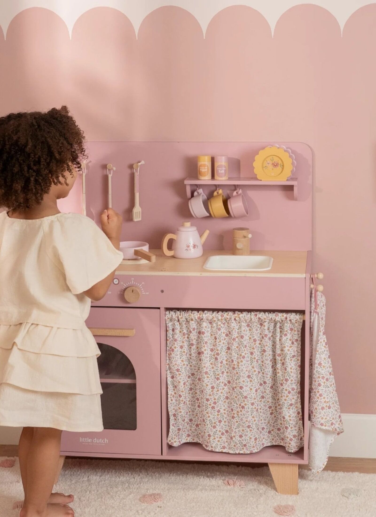 WOODEN TOY KITCHEN PINK
