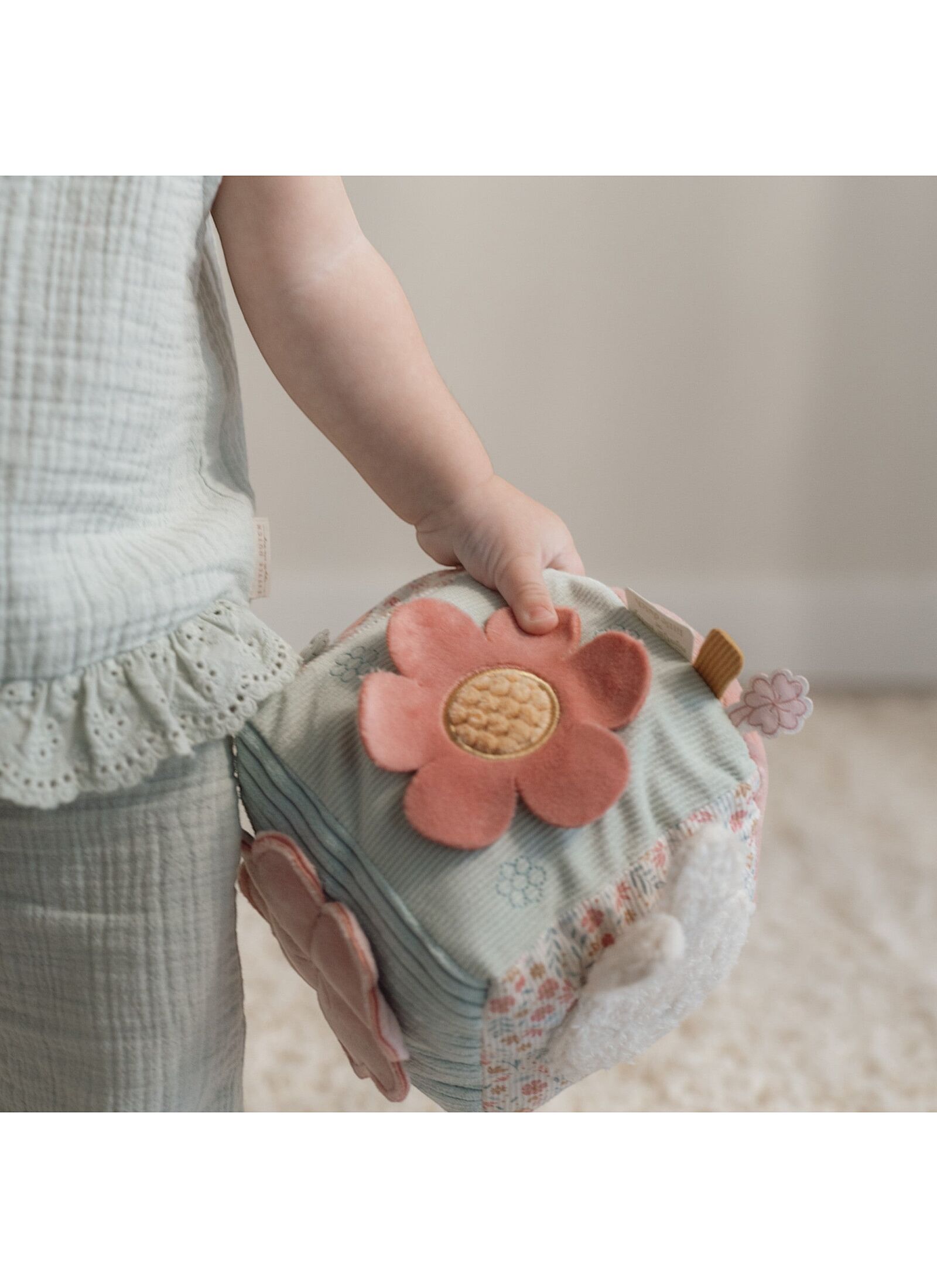 SOFT ACTIVITY CUBE LUCKY BLOSSOM