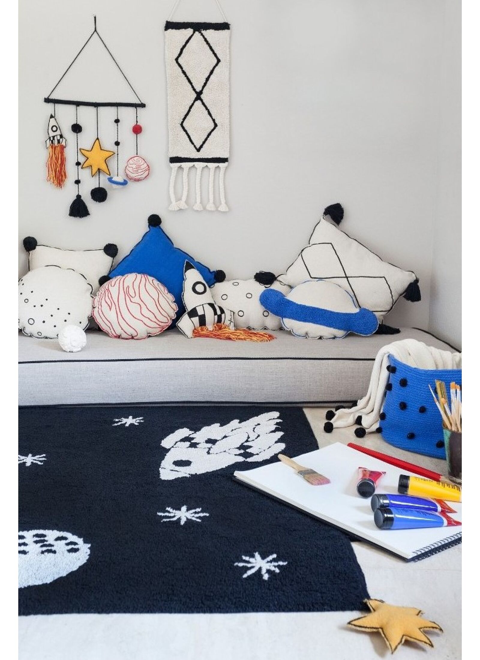 RUG UNIVERSE (140X200)