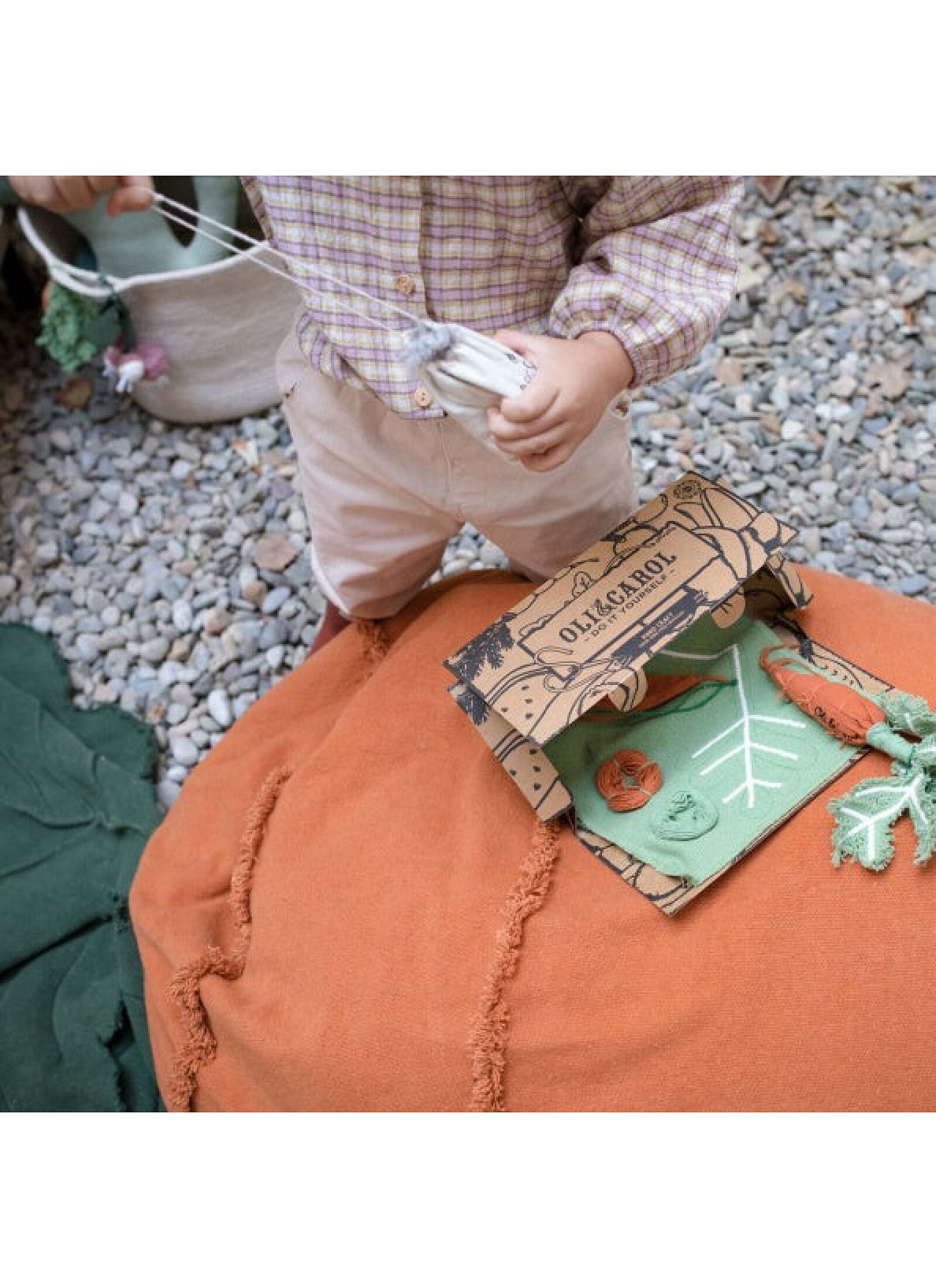FLOOR CUSHION CATHY THE CARROT