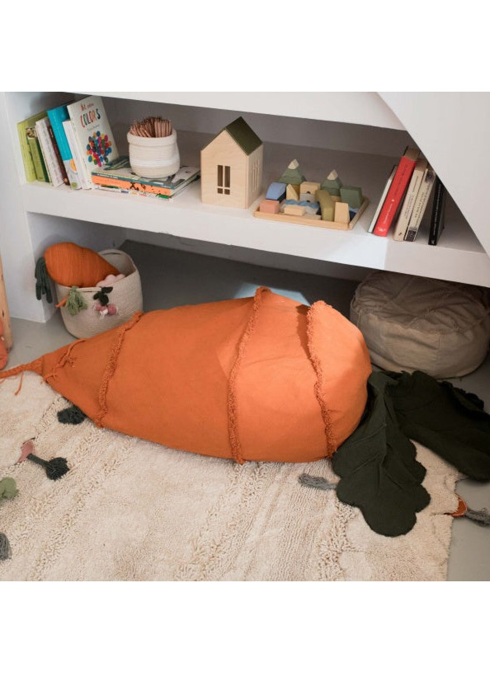 FLOOR CUSHION CATHY THE CARROT