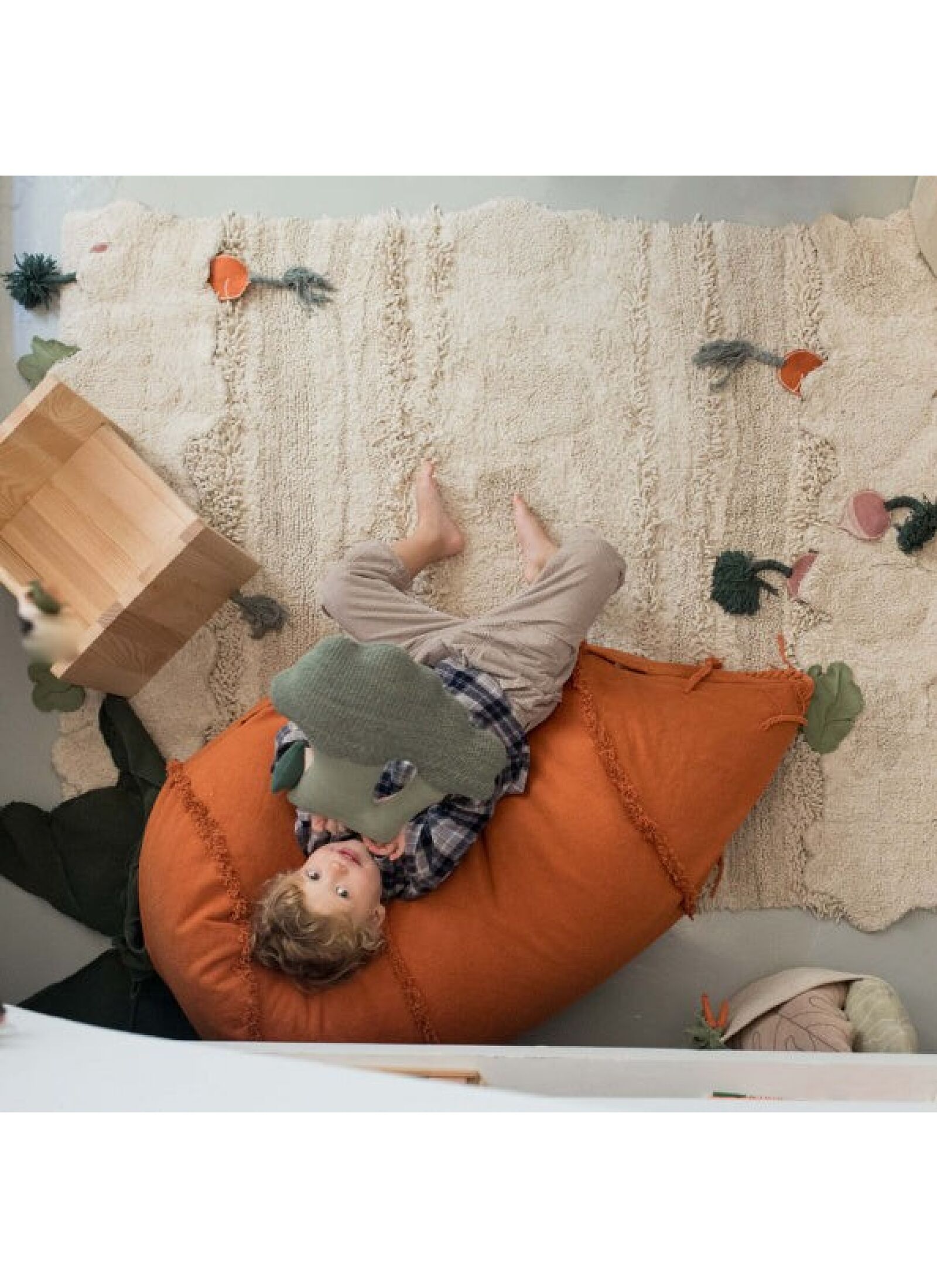 FLOOR CUSHION CATHY THE CARROT