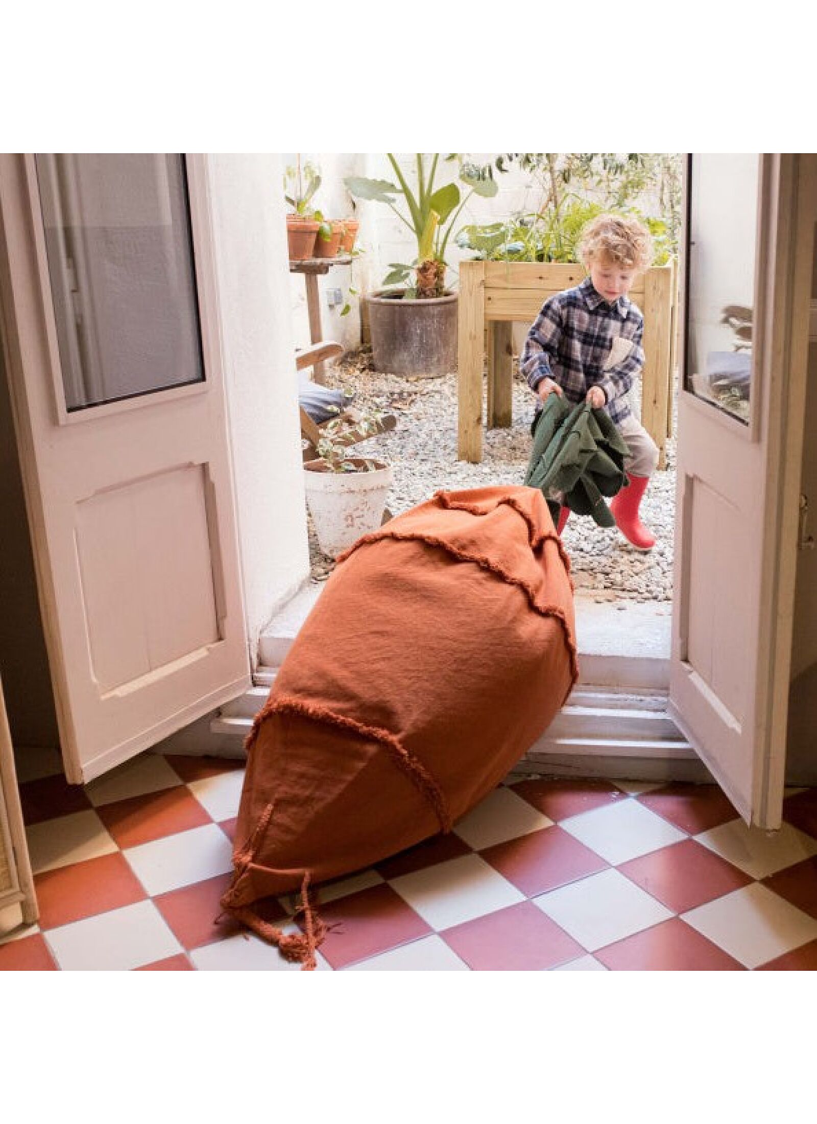 FLOOR CUSHION CATHY THE CARROT