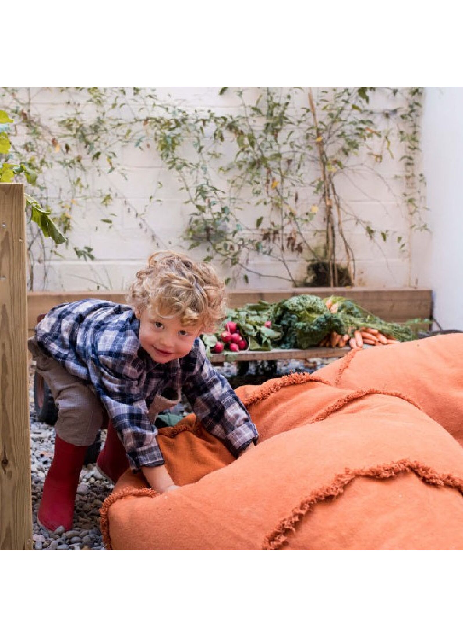 FLOOR CUSHION CATHY THE CARROT