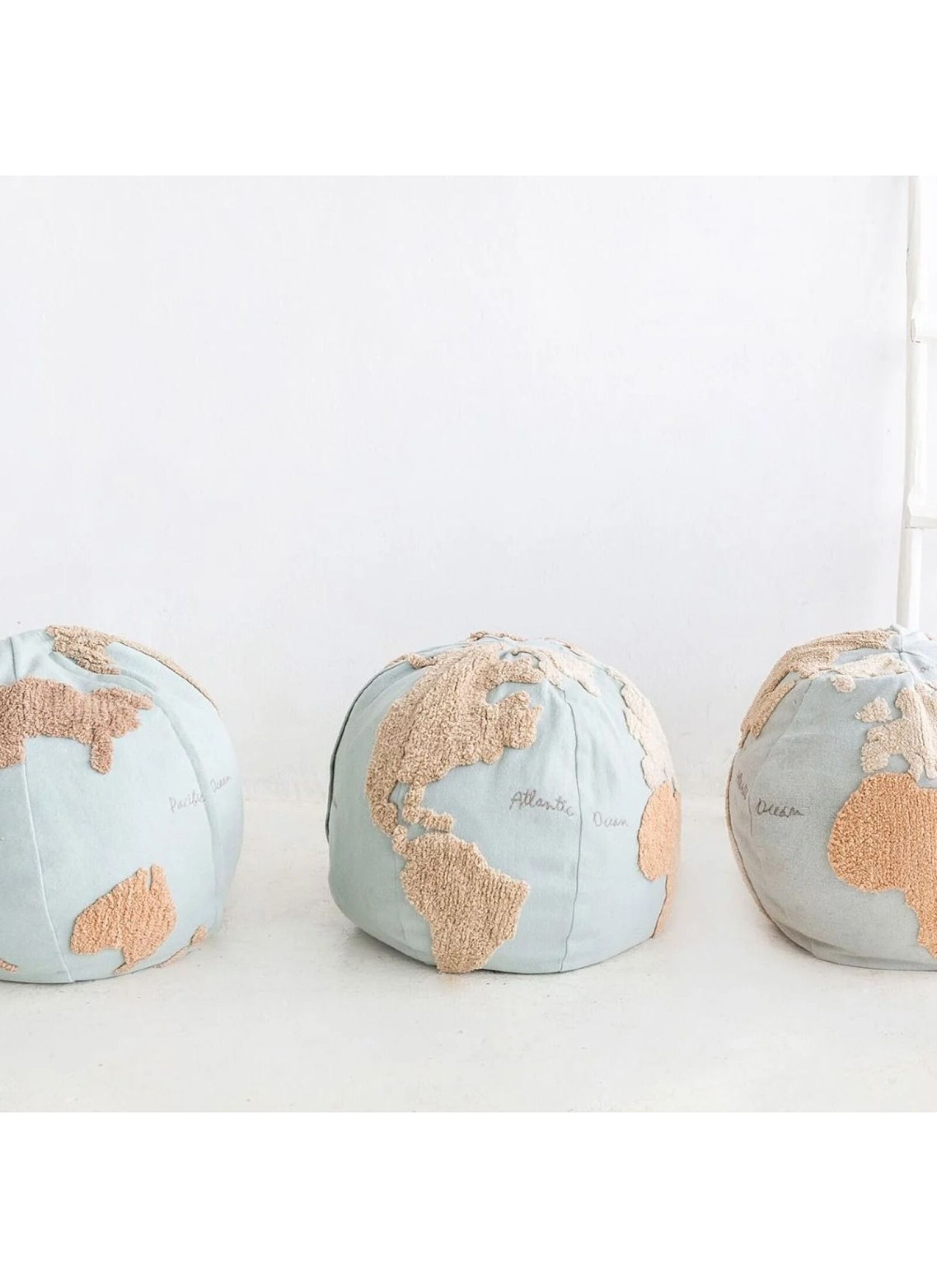 POUF WORLD MAP