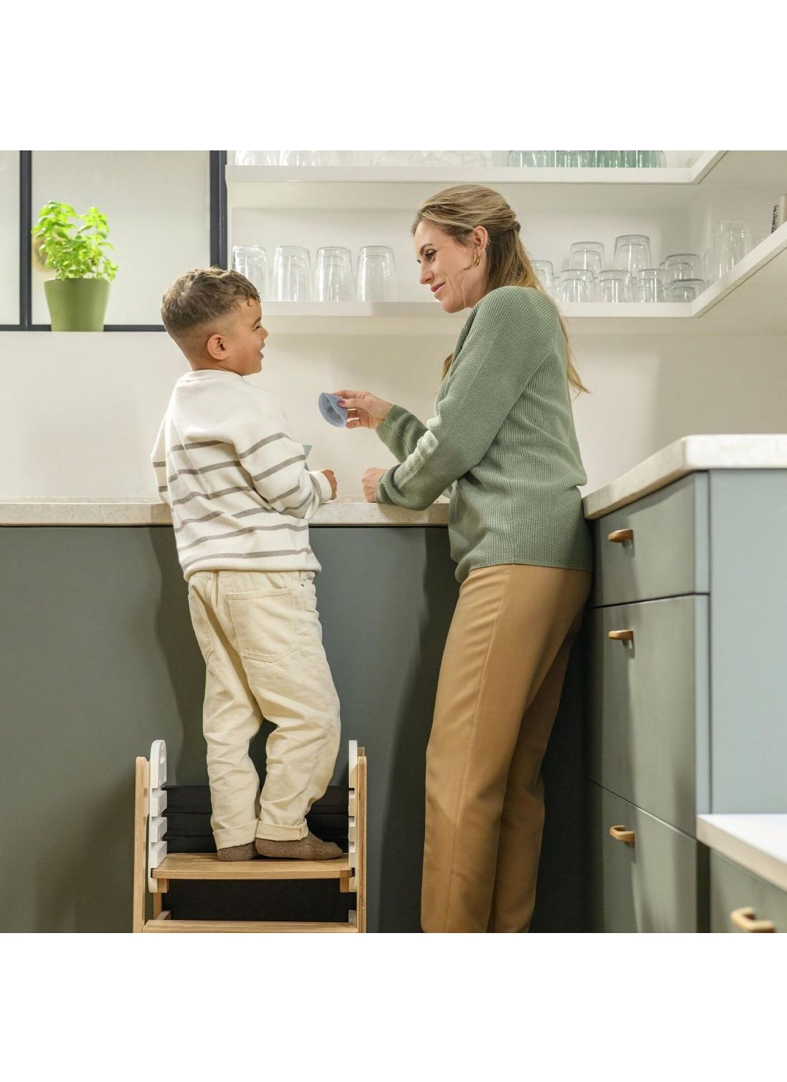 LEARNING TOWER NATURAL WHITE