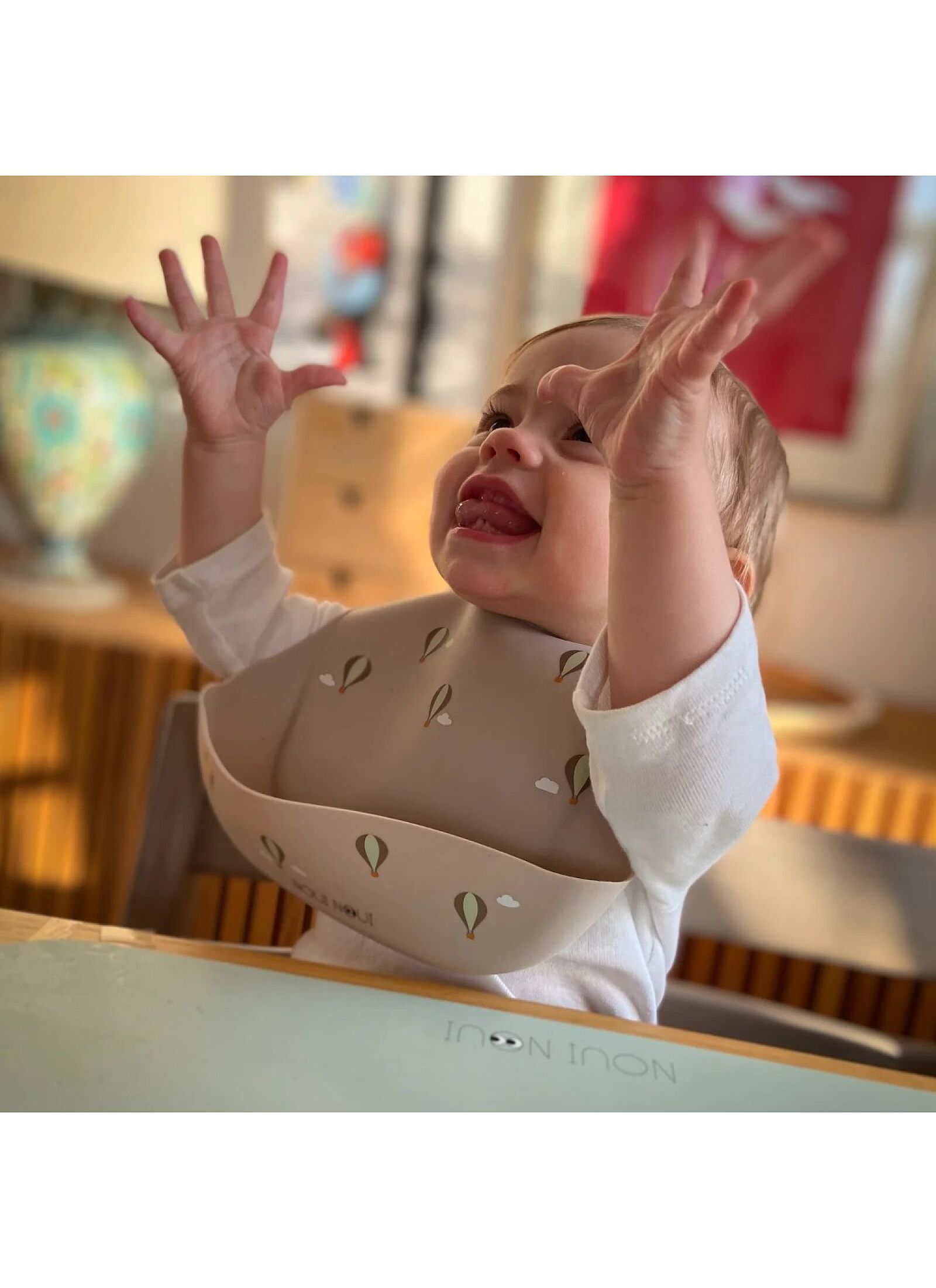 SILICONE BIB AIRBALLOONS