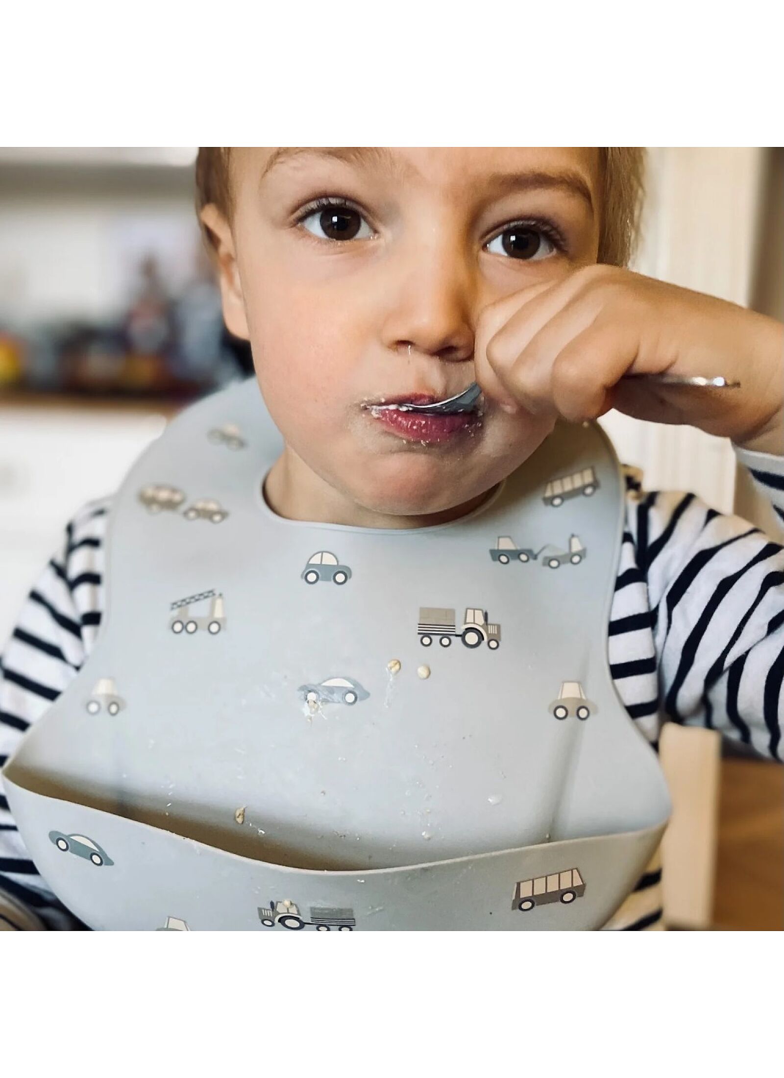 SILICONE BIB LITTLE WHEELS