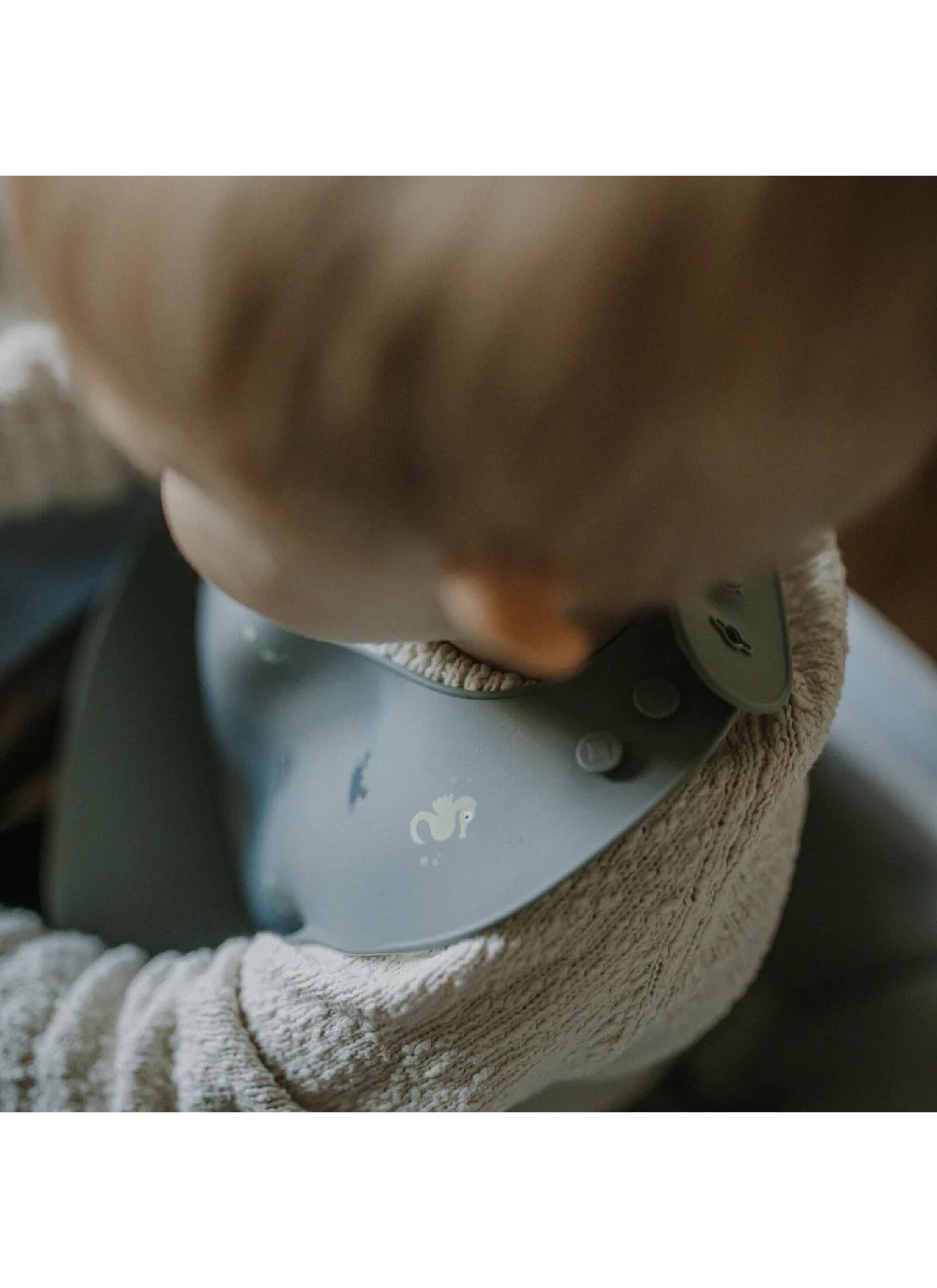 SILICONE BIB WILD OCEAN