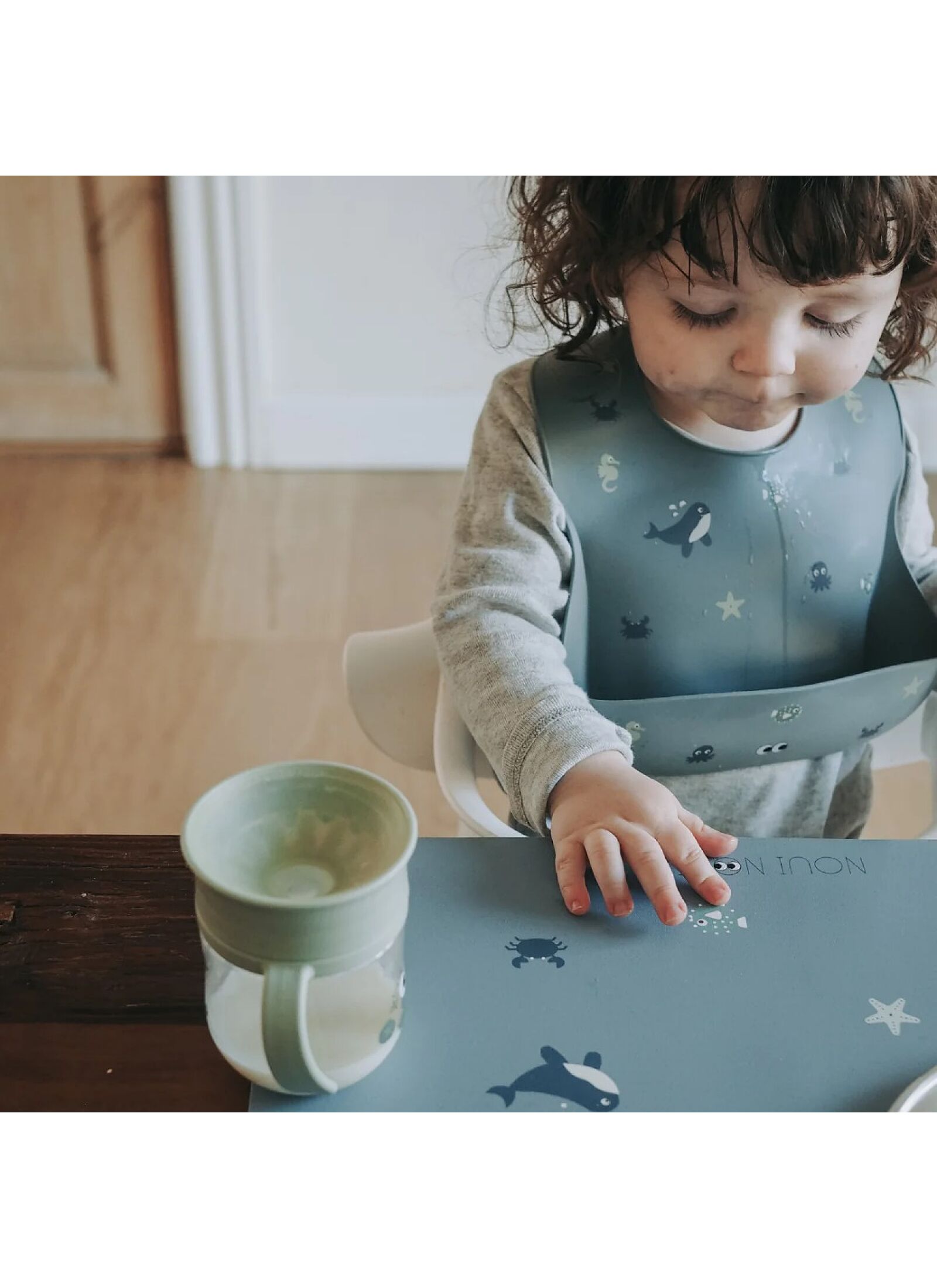 SILICONE BIB WILD OCEAN