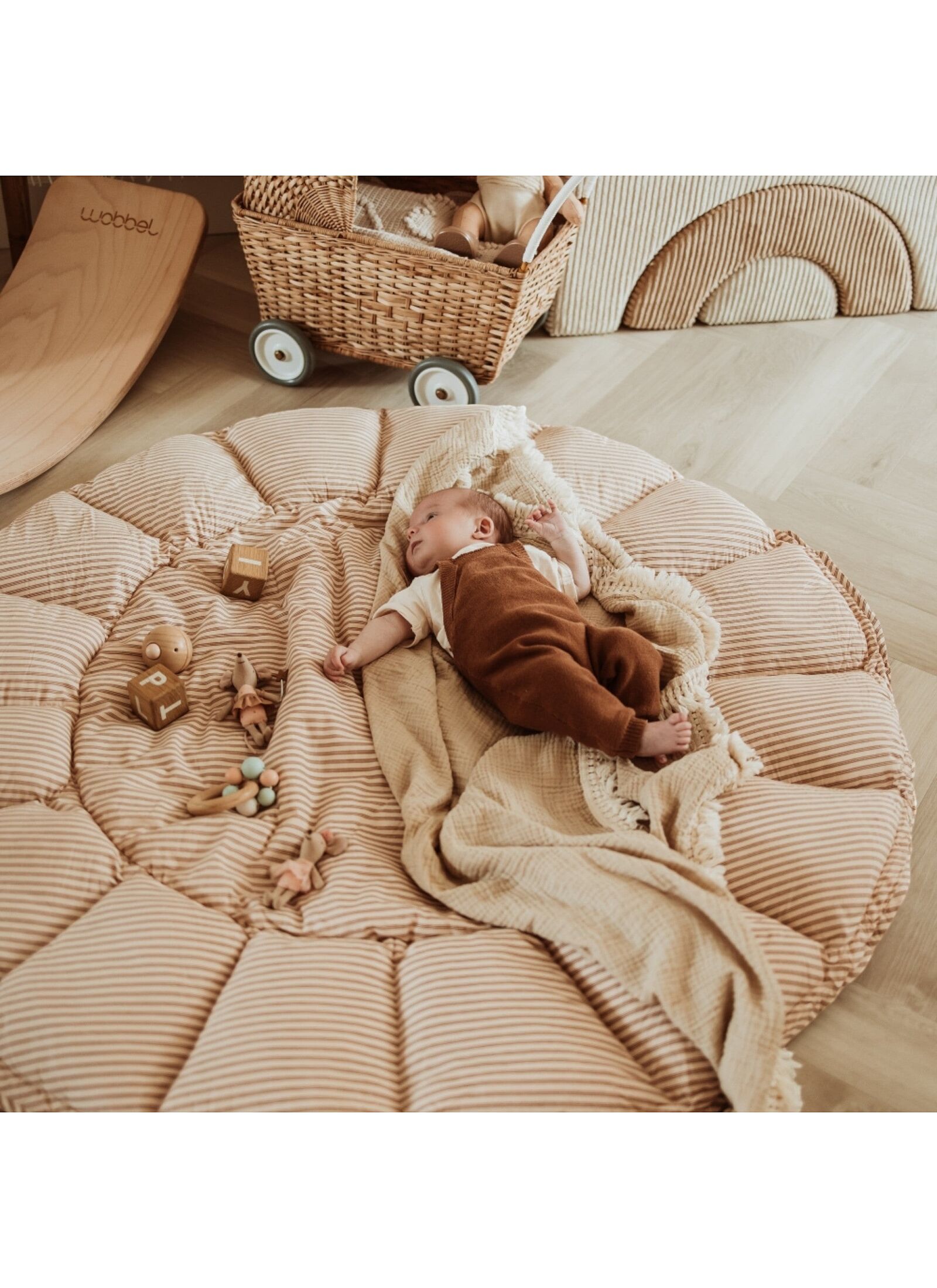 PLAY MAT-BABY NEST BLOOM STRIPES BROWN