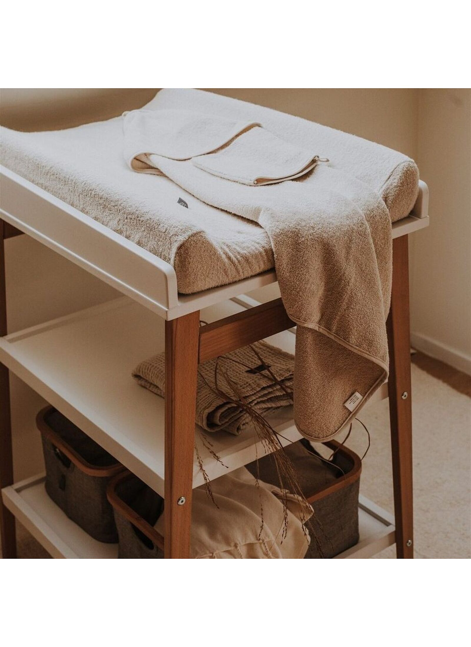 CHANGING TABLE HIP WHITE/NATURAL
