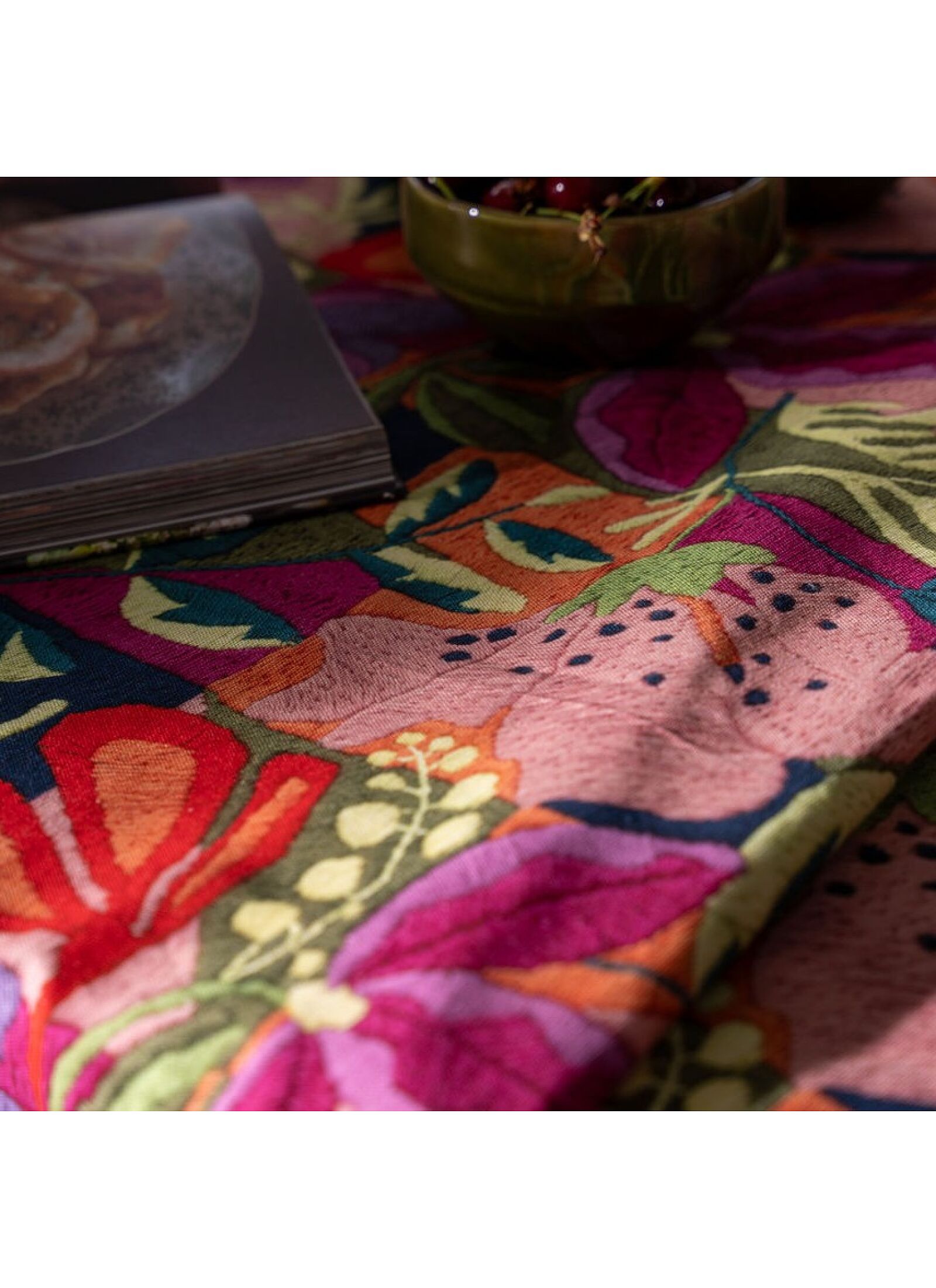 TABLECLOTH KIRIKU (170X170)