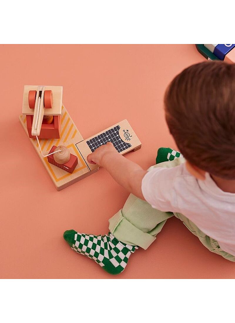 WOODEN CONTAINER PORT