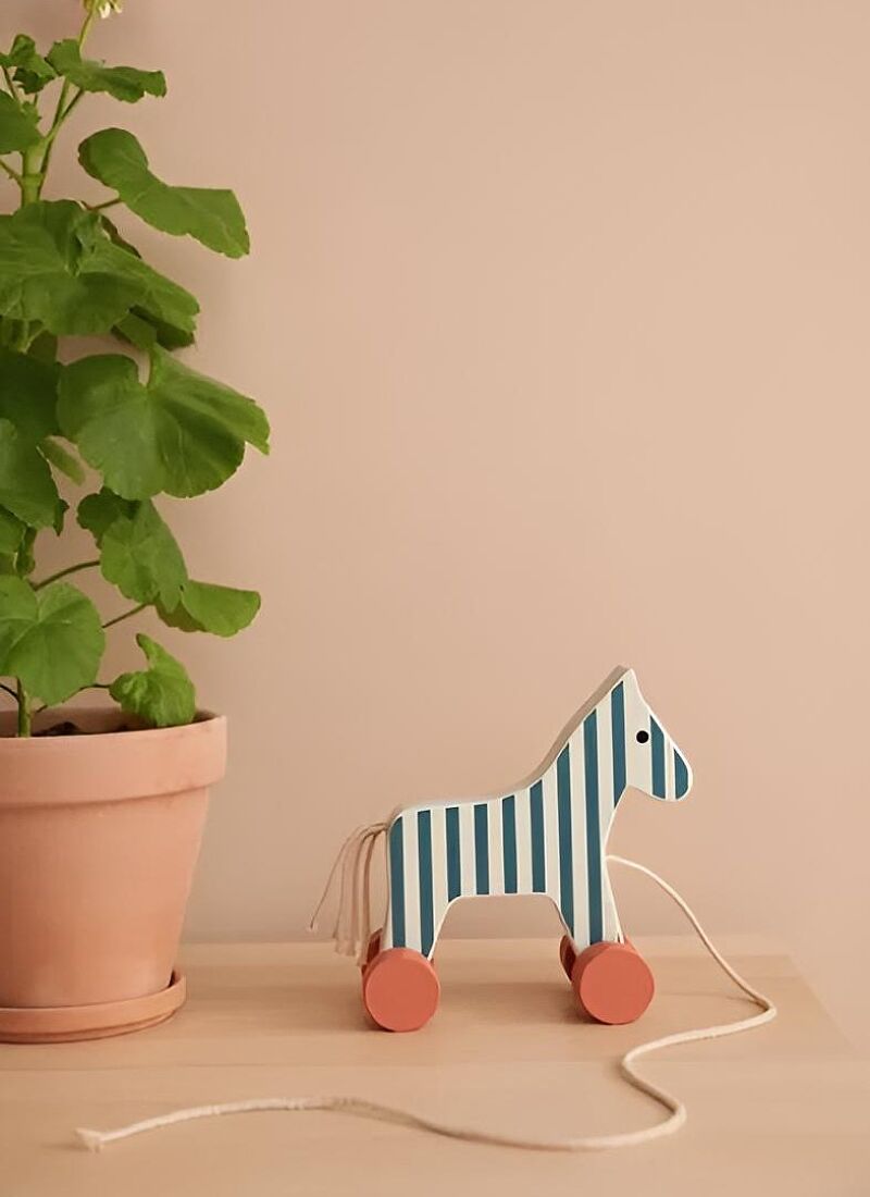 PULL ALONG HORSE STRIPE