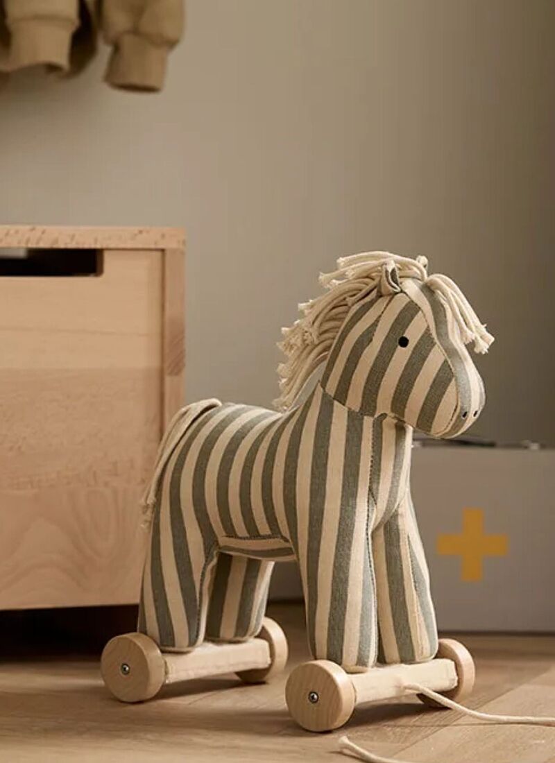 PULL ALONG HORSE SAM AIDEN