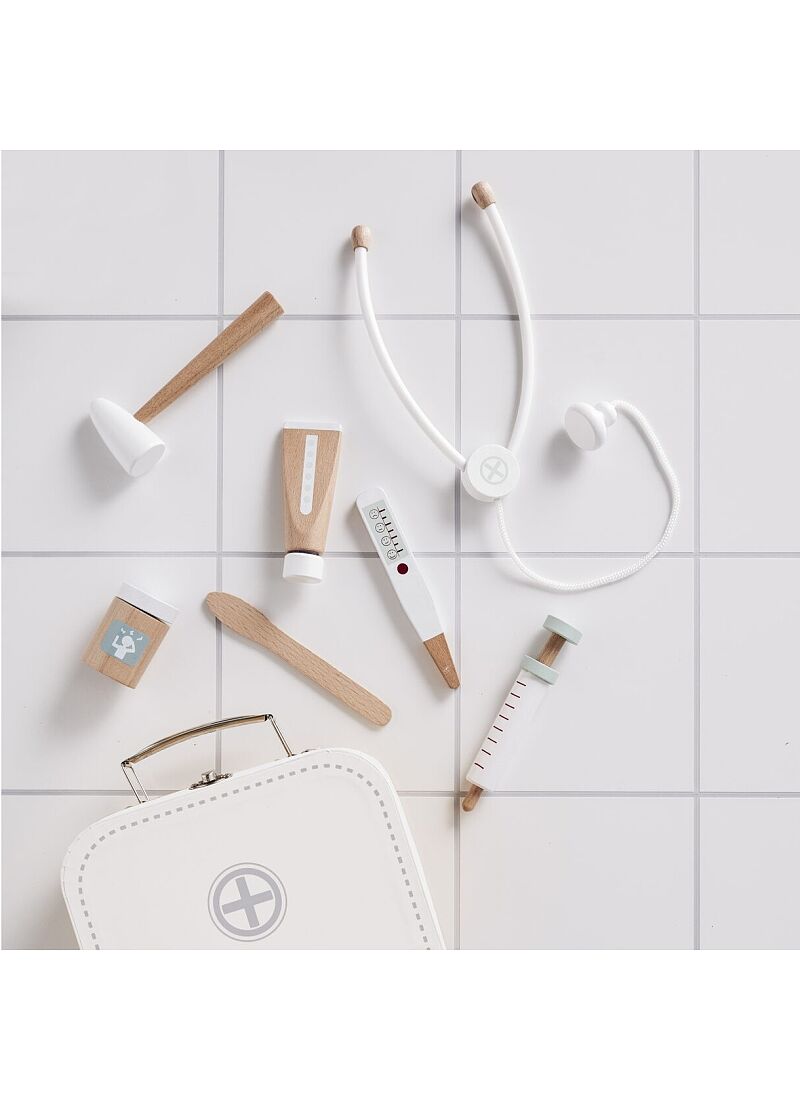 DOCTORS CASE WHITE