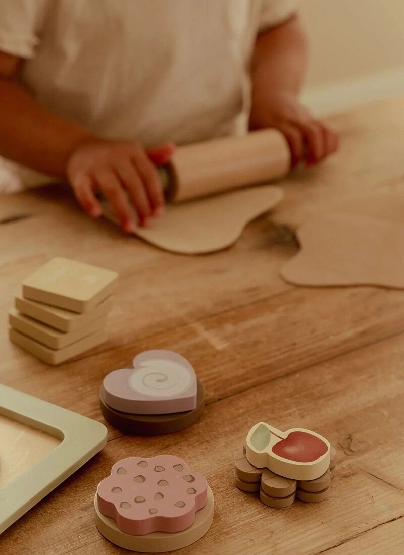 WOODEN PASTRY SET