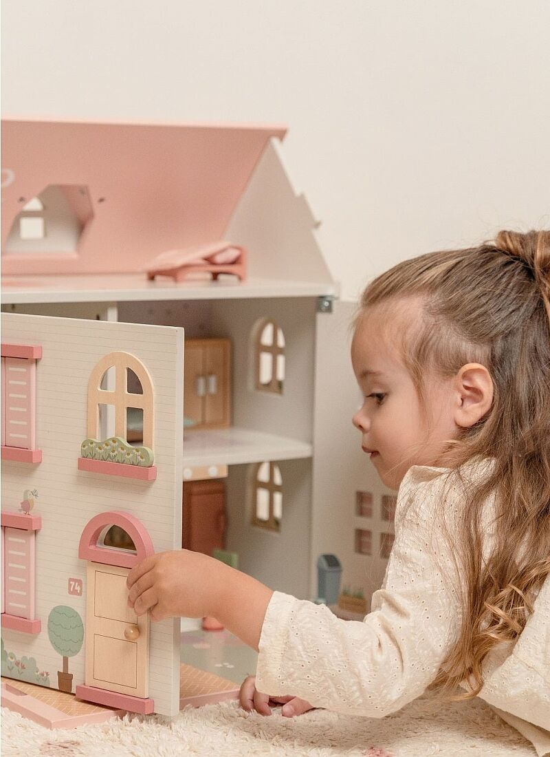 WOODEN DOLL'S HOUSE