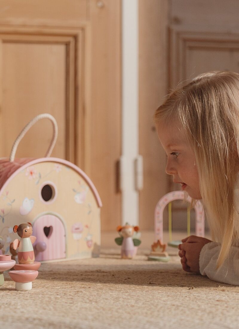 WOODEN PORTABLE DOLL'S HOUSE FAIRY GARDEN