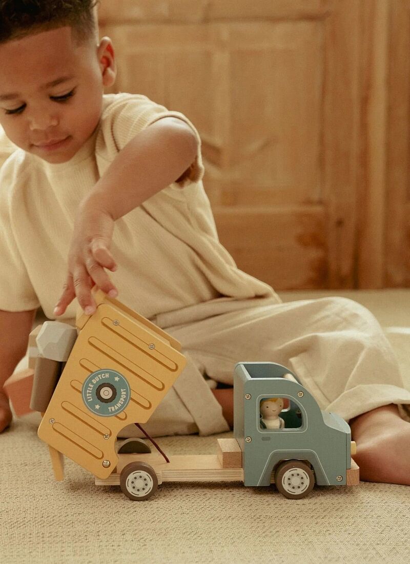 WOODEN DUMP TRUCK