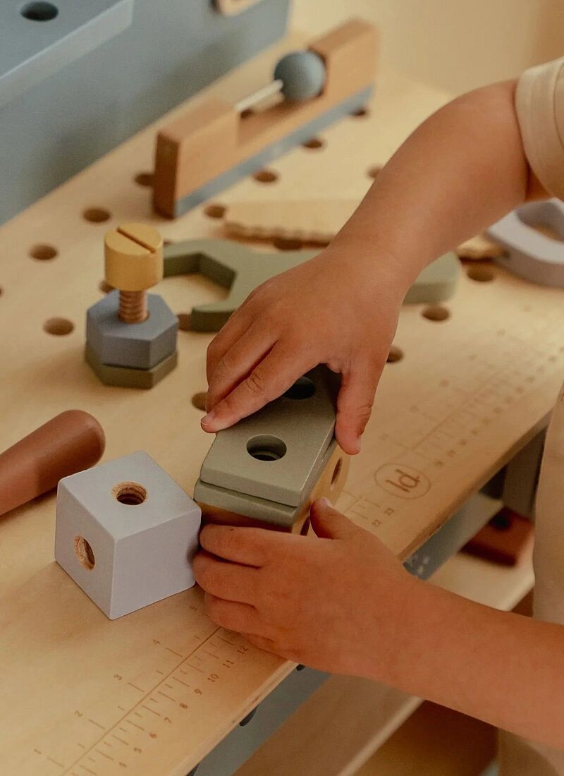 WOODEN WORKBENCH