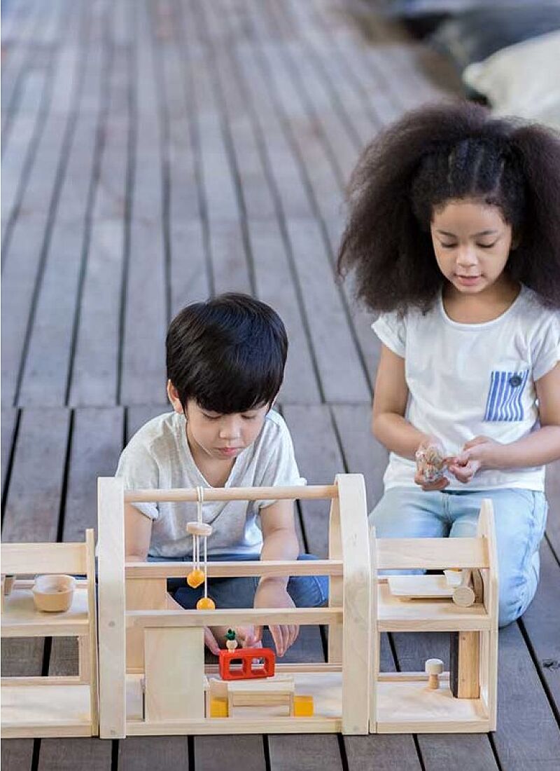 SLIDE N GO DOLLHOUSE